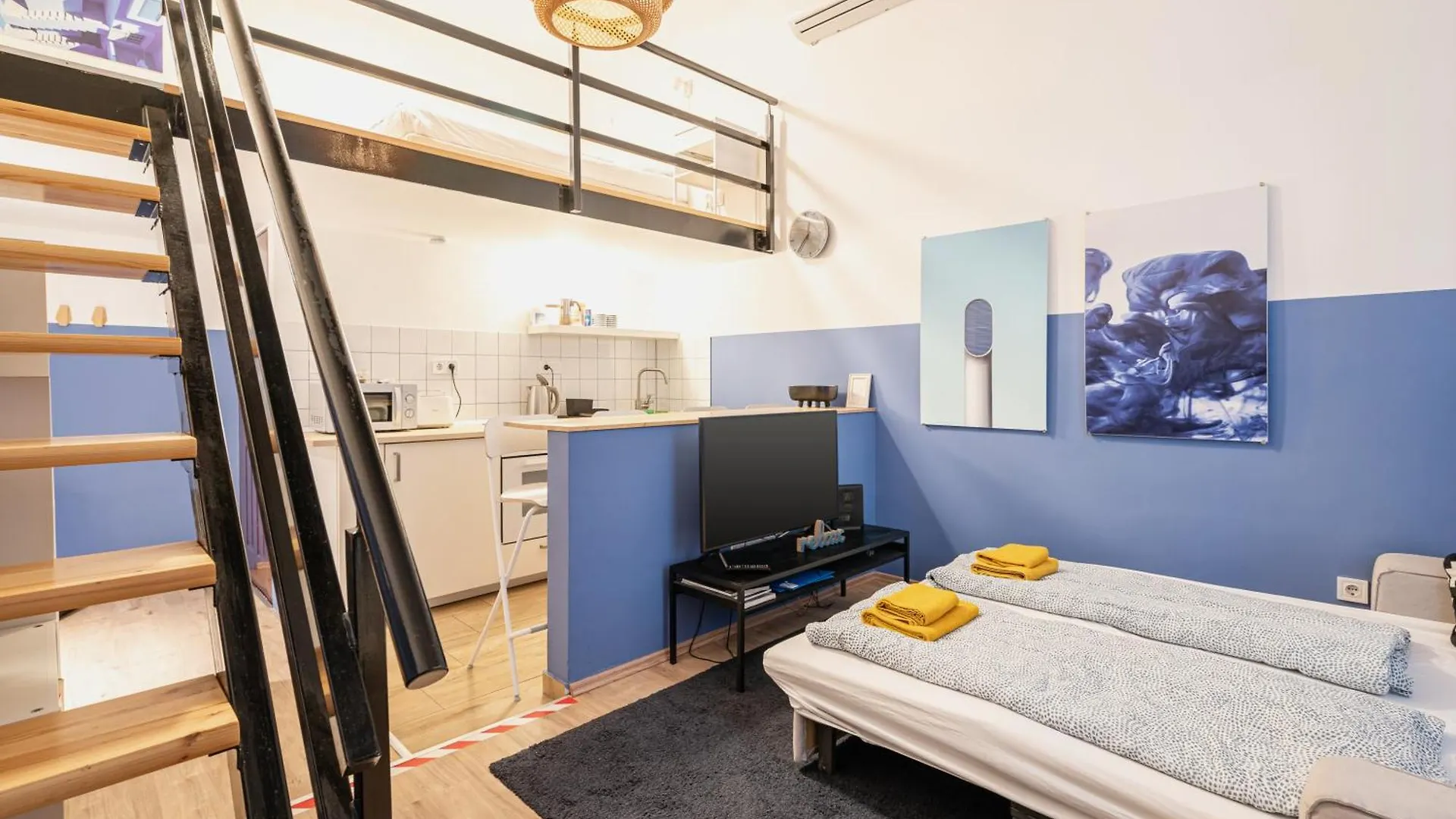Cosy Studio In Central Party District W41 Blue Budapest Hungary